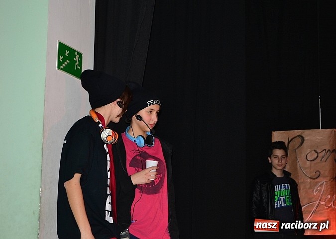 Zdjęcie w galerii na portalu naszraciborz.pl: Odważnie i współcześnie, czyli Romeo i Julia na deskach Młodzieżowego Domu Kultury wiadomości z regionu