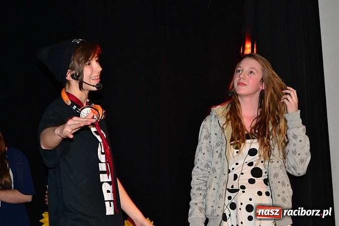 Zdjęcie w galerii na portalu naszraciborz.pl: Odważnie i współcześnie, czyli Romeo i Julia na deskach Młodzieżowego Domu Kultury wiadomości z regionu