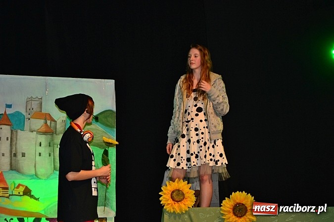 Zdjęcie w galerii na portalu naszraciborz.pl: Odważnie i współcześnie, czyli Romeo i Julia na deskach Młodzieżowego Domu Kultury wiadomości z regionu