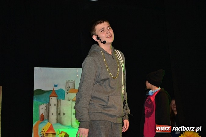 Zdjęcie w galerii na portalu naszraciborz.pl: Odważnie i współcześnie, czyli Romeo i Julia na deskach Młodzieżowego Domu Kultury wiadomości z regionu