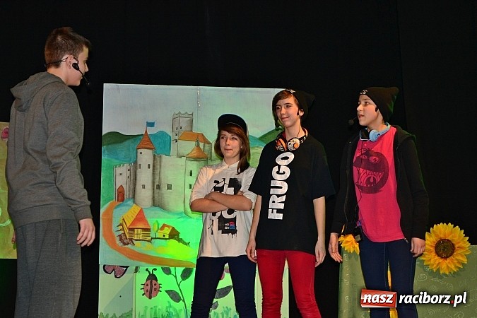 Zdjęcie w galerii na portalu naszraciborz.pl: Odważnie i współcześnie, czyli Romeo i Julia na deskach Młodzieżowego Domu Kultury wiadomości z regionu