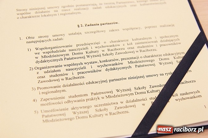 Zdjęcie w galerii na portalu naszraciborz.pl: PWSZ i MDK zawarły umowę partnerską wiadomości z regionu