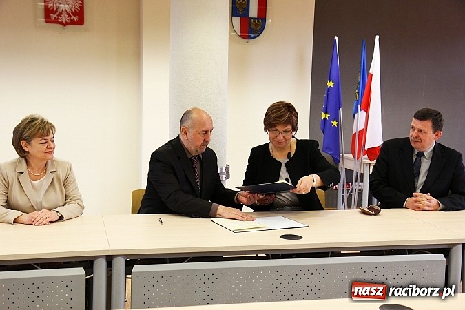 Zdjęcie w galerii na portalu naszraciborz.pl: PWSZ i MDK zawarły umowę partnerską wiadomości z regionu