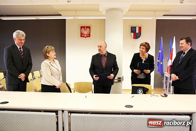 Zdjęcie w galerii na portalu naszraciborz.pl: PWSZ i MDK zawarły umowę partnerską wiadomości z regionu