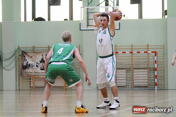 Zdjęcie w galerii na portalu naszraciborz.pl: Młodzi koszykarze RKK wygrywają na zakończenie sezonu wiadomości z regionu