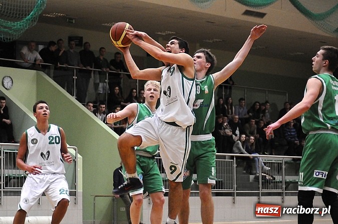 Zdjęcie w galerii na portalu naszraciborz.pl: Młodzi koszykarze RKK wygrywają na zakończenie sezonu wiadomości z regionu