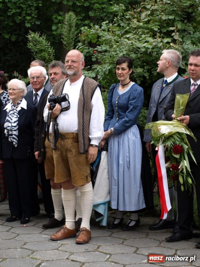 Zdjęcie w galerii na portalu naszraciborz.pl: Przyjechał z kochanką, ma teraz skwer wiadomości z regionu