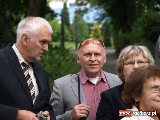 Zdjęcie w galerii na portalu naszraciborz.pl: Przyjechał z kochanką, ma teraz skwer wiadomości z regionu