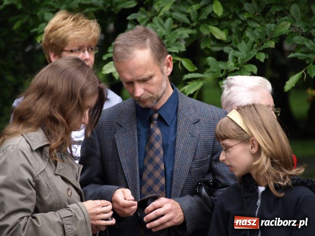 Zdjęcie w galerii na portalu naszraciborz.pl: Przyjechał z kochanką, ma teraz skwer wiadomości z regionu