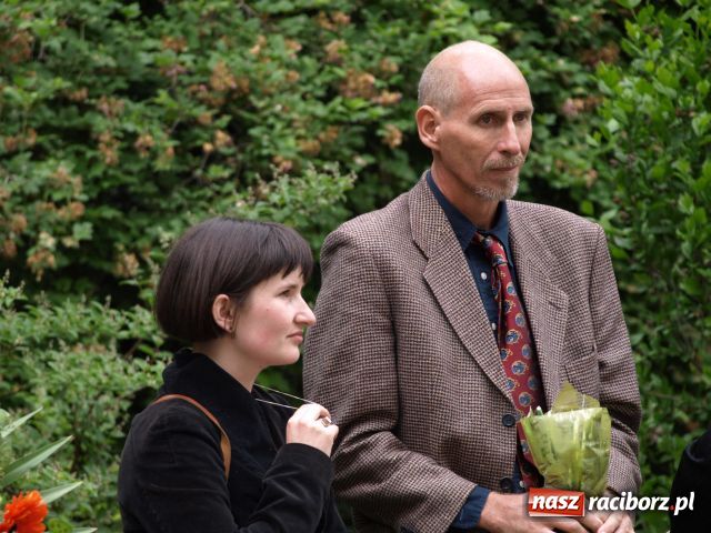 Zdjęcie w galerii na portalu naszraciborz.pl: Przyjechał z kochanką, ma teraz skwer wiadomości z regionu
