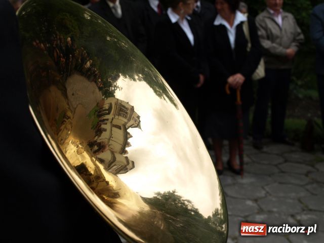 Zdjęcie w galerii na portalu naszraciborz.pl: Przyjechał z kochanką, ma teraz skwer wiadomości z regionu
