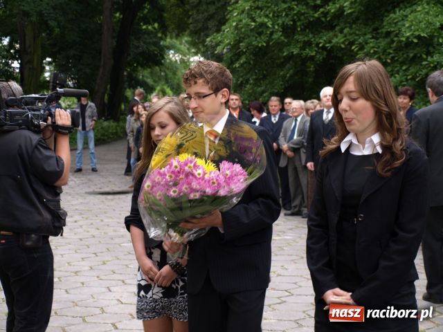 Zdjęcie w galerii na portalu naszraciborz.pl: Przyjechał z kochanką, ma teraz skwer wiadomości z regionu