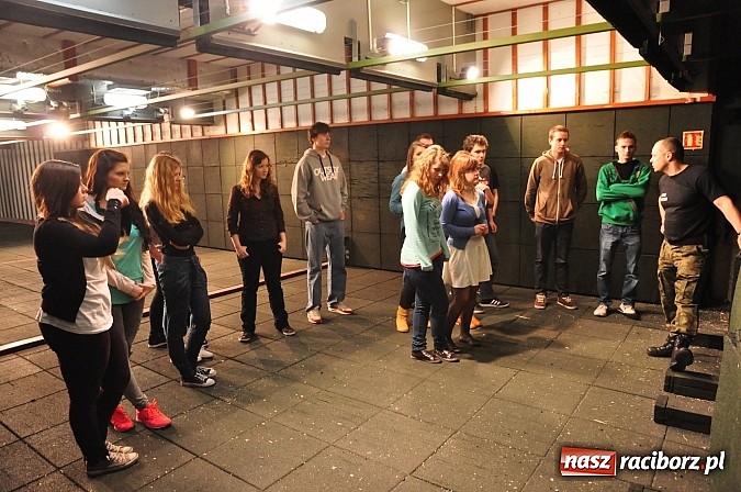 Zdjęcie w galerii na portalu naszraciborz.pl: Straż Graniczna od środka. Młodzież z II LO na zajęciach w komendzie w Raciborzu wiadomości z regionu