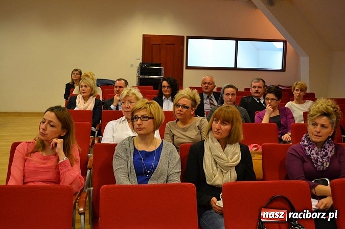 Zdjęcie w galerii na portalu naszraciborz.pl: Spotkanie związane z tworzeniem Powiatowej Strategii Rozwiązywania Problemów Społecznych  wiadomości z regionu