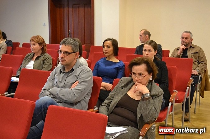 Zdjęcie w galerii na portalu naszraciborz.pl: Spotkanie związane z tworzeniem Powiatowej Strategii Rozwiązywania Problemów Społecznych  wiadomości z regionu