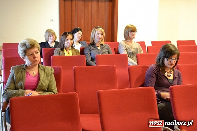 Zdjęcie w galerii na portalu naszraciborz.pl: Spotkanie związane z tworzeniem Powiatowej Strategii Rozwiązywania Problemów Społecznych  wiadomości z regionu