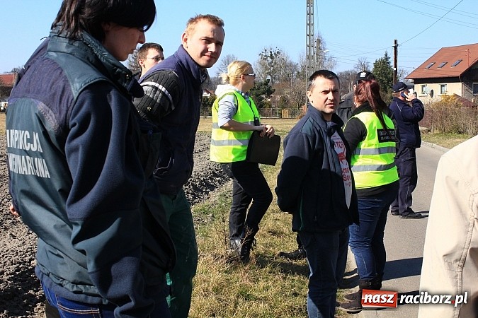 Zdjęcie w galerii na portalu naszraciborz.pl: Rudy: Chcieli odebrać psy ich właścicielce. Do interwencji jednak nie doszło... wiadomości z regionu