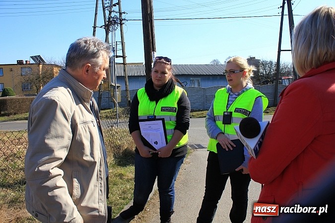 Zdjęcie w galerii na portalu naszraciborz.pl: Rudy: Chcieli odebrać psy ich właścicielce. Do interwencji jednak nie doszło... wiadomości z regionu