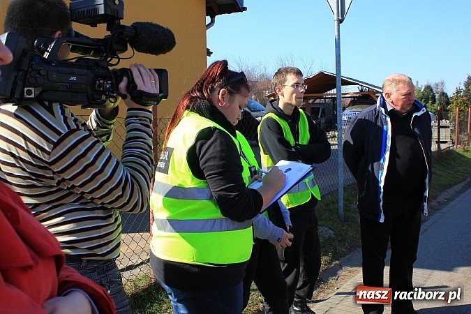 Zdjęcie w galerii na portalu naszraciborz.pl: Rudy: Chcieli odebrać psy ich właścicielce. Do interwencji jednak nie doszło... wiadomości z regionu