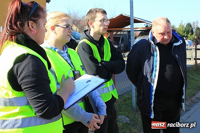 Zdjęcie w galerii na portalu naszraciborz.pl: Rudy: Chcieli odebrać psy ich właścicielce. Do interwencji jednak nie doszło... wiadomości z regionu
