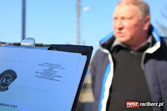 Zdjęcie w galerii na portalu naszraciborz.pl: Rudy: Chcieli odebrać psy ich właścicielce. Do interwencji jednak nie doszło... wiadomości z regionu