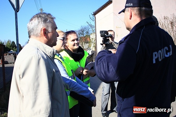 Zdjęcie w galerii na portalu naszraciborz.pl: Rudy: Chcieli odebrać psy ich właścicielce. Do interwencji jednak nie doszło... wiadomości z regionu
