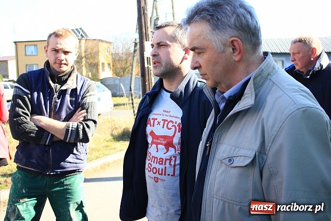 Zdjęcie w galerii na portalu naszraciborz.pl: Rudy: Chcieli odebrać psy ich właścicielce. Do interwencji jednak nie doszło... wiadomości z regionu