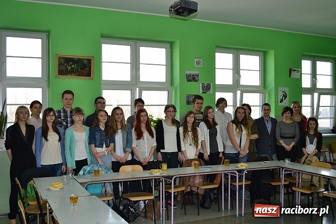 Zdjęcie w galerii na portalu naszraciborz.pl: Cud-dyktando i ortograficzne harce w II LO wiadomości z regionu