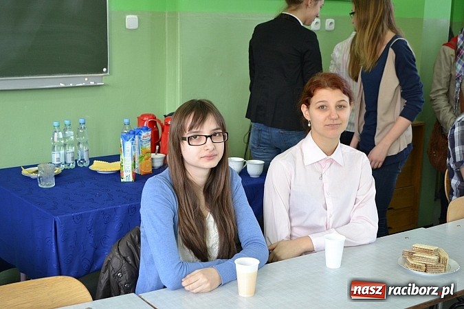 Zdjęcie w galerii na portalu naszraciborz.pl: Cud-dyktando i ortograficzne harce w II LO wiadomości z regionu