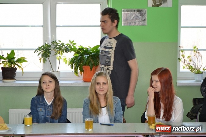 Zdjęcie w galerii na portalu naszraciborz.pl: Cud-dyktando i ortograficzne harce w II LO wiadomości z regionu