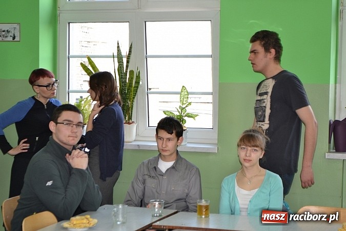 Zdjęcie w galerii na portalu naszraciborz.pl: Cud-dyktando i ortograficzne harce w II LO wiadomości z regionu