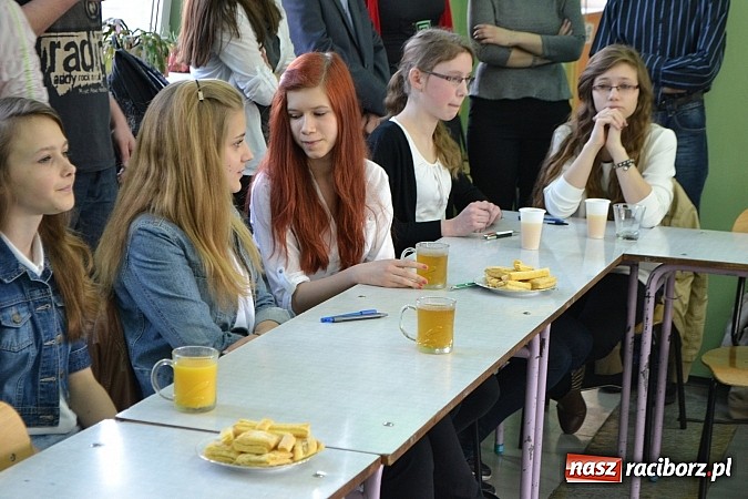 Zdjęcie w galerii na portalu naszraciborz.pl: Cud-dyktando i ortograficzne harce w II LO wiadomości z regionu