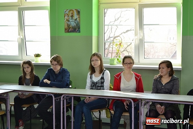 Zdjęcie w galerii na portalu naszraciborz.pl: Cud-dyktando i ortograficzne harce w II LO wiadomości z regionu