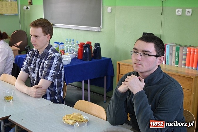 Zdjęcie w galerii na portalu naszraciborz.pl: Cud-dyktando i ortograficzne harce w II LO wiadomości z regionu