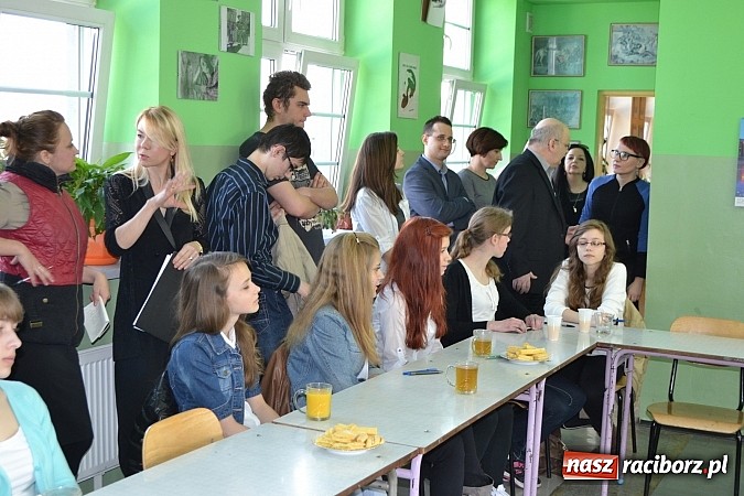 Zdjęcie w galerii na portalu naszraciborz.pl: Cud-dyktando i ortograficzne harce w II LO wiadomości z regionu