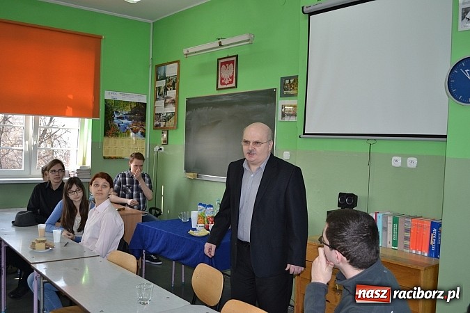 Zdjęcie w galerii na portalu naszraciborz.pl: Cud-dyktando i ortograficzne harce w II LO wiadomości z regionu