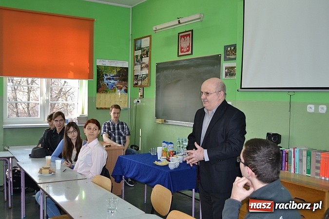 Zdjęcie w galerii na portalu naszraciborz.pl: Cud-dyktando i ortograficzne harce w II LO wiadomości z regionu