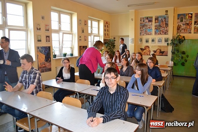 Zdjęcie w galerii na portalu naszraciborz.pl: Cud-dyktando i ortograficzne harce w II LO wiadomości z regionu