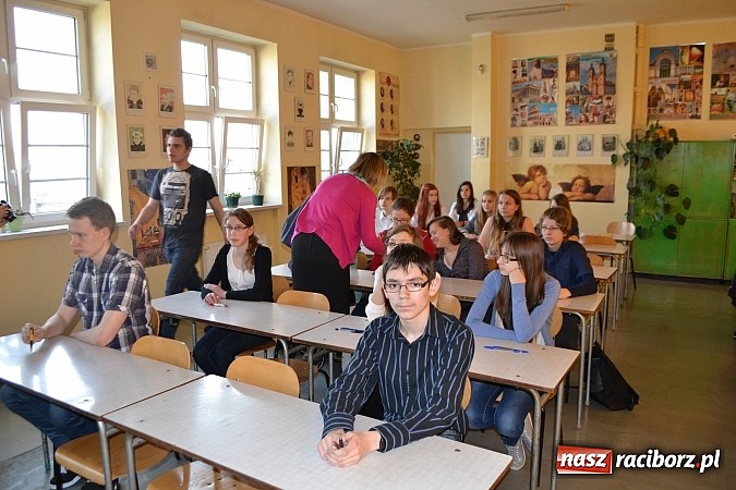 Zdjęcie w galerii na portalu naszraciborz.pl: Cud-dyktando i ortograficzne harce w II LO wiadomości z regionu