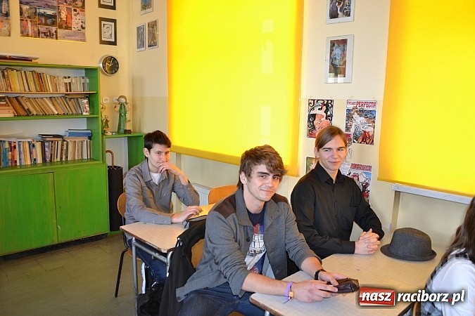 Zdjęcie w galerii na portalu naszraciborz.pl: Cud-dyktando i ortograficzne harce w II LO wiadomości z regionu