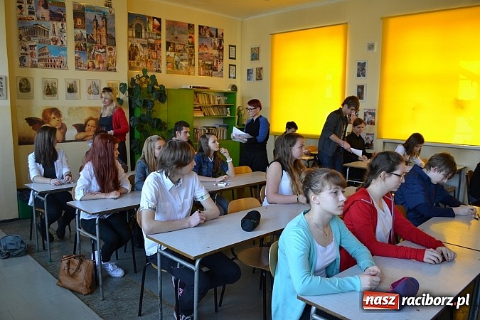 Zdjęcie w galerii na portalu naszraciborz.pl: Cud-dyktando i ortograficzne harce w II LO wiadomości z regionu