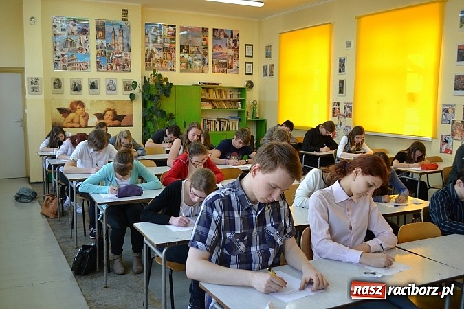 Zdjęcie w galerii na portalu naszraciborz.pl: Cud-dyktando i ortograficzne harce w II LO wiadomości z regionu