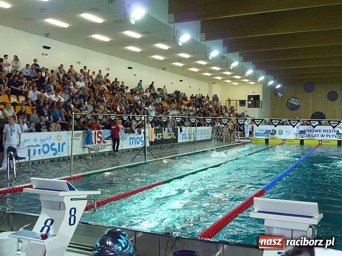 Zdjęcie w galerii na portalu naszraciborz.pl: Pływanie. Na początek złoto, srebro i gratulacje miss wiadomości z regionu