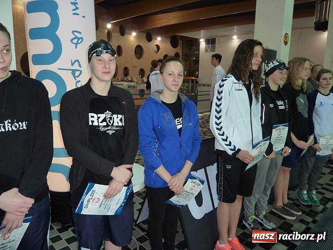 Zdjęcie w galerii na portalu naszraciborz.pl: Pływanie. Na początek złoto, srebro i gratulacje miss wiadomości z regionu