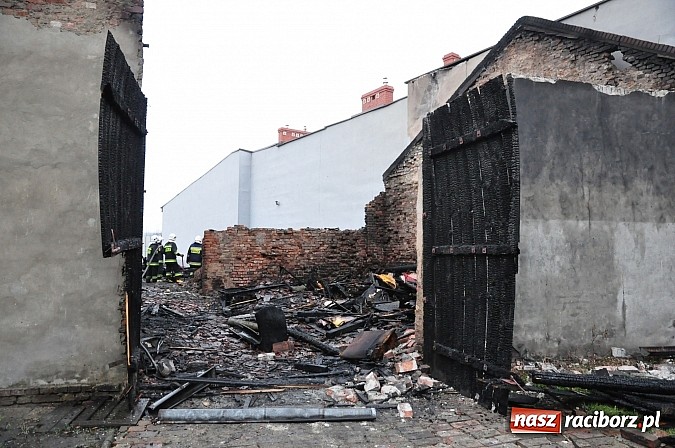 Zdjęcie w galerii na portalu naszraciborz.pl: Pożar domu przy Szkolnej. Pięć osób trafi do miejskich lokali zastępczych wiadomości z regionu