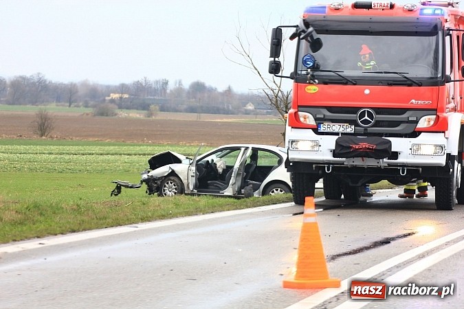 Zdjęcie w galerii na portalu naszraciborz.pl: Kraksa na trasie Twork&oacute;w-Krzyżanowice wiadomości z regionu