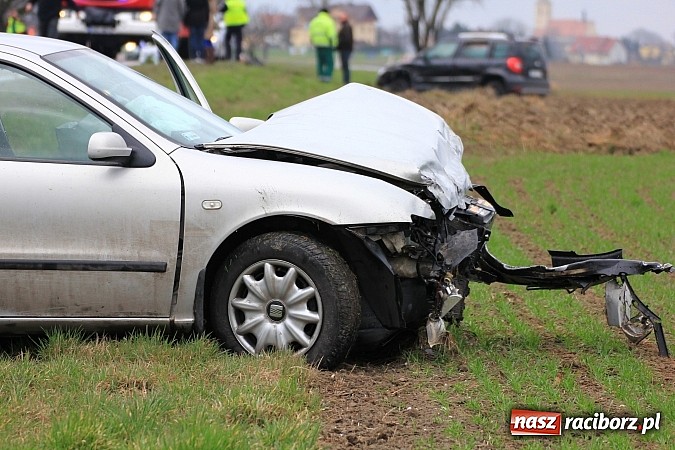 Zdjęcie w galerii na portalu naszraciborz.pl: Kraksa na trasie Twork&oacute;w-Krzyżanowice wiadomości z regionu