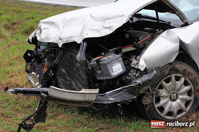 Zdjęcie w galerii na portalu naszraciborz.pl: Kraksa na trasie Twork&oacute;w-Krzyżanowice wiadomości z regionu