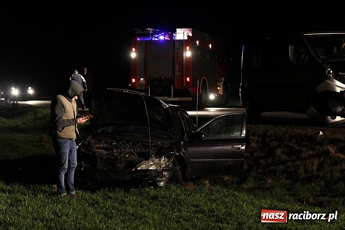 Zdjęcie w galerii na portalu naszraciborz.pl: Czołowe zderzenie w Szonowicach. Dwie osoby trafiły do szpitala wiadomości z regionu