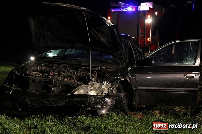 Zdjęcie w galerii na portalu naszraciborz.pl: Czołowe zderzenie w Szonowicach. Dwie osoby trafiły do szpitala wiadomości z regionu